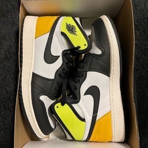 Jordan 1 Volt White Black